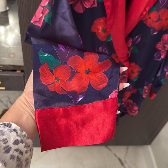 🌺✨TESORO Floral Robe ✨🌺 - Picture 6 of 10